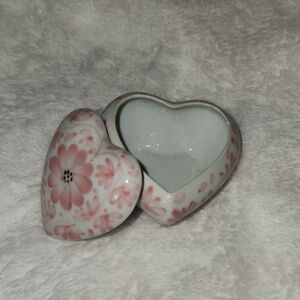 Heart-Shaped Floral Jewelry Box